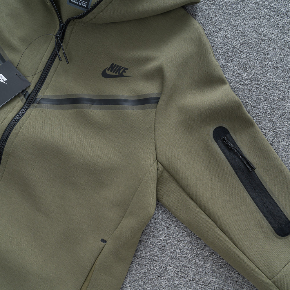 Conjunto NK Tech Fleece