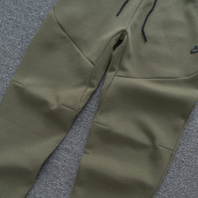 Conjunto NK Tech Fleece