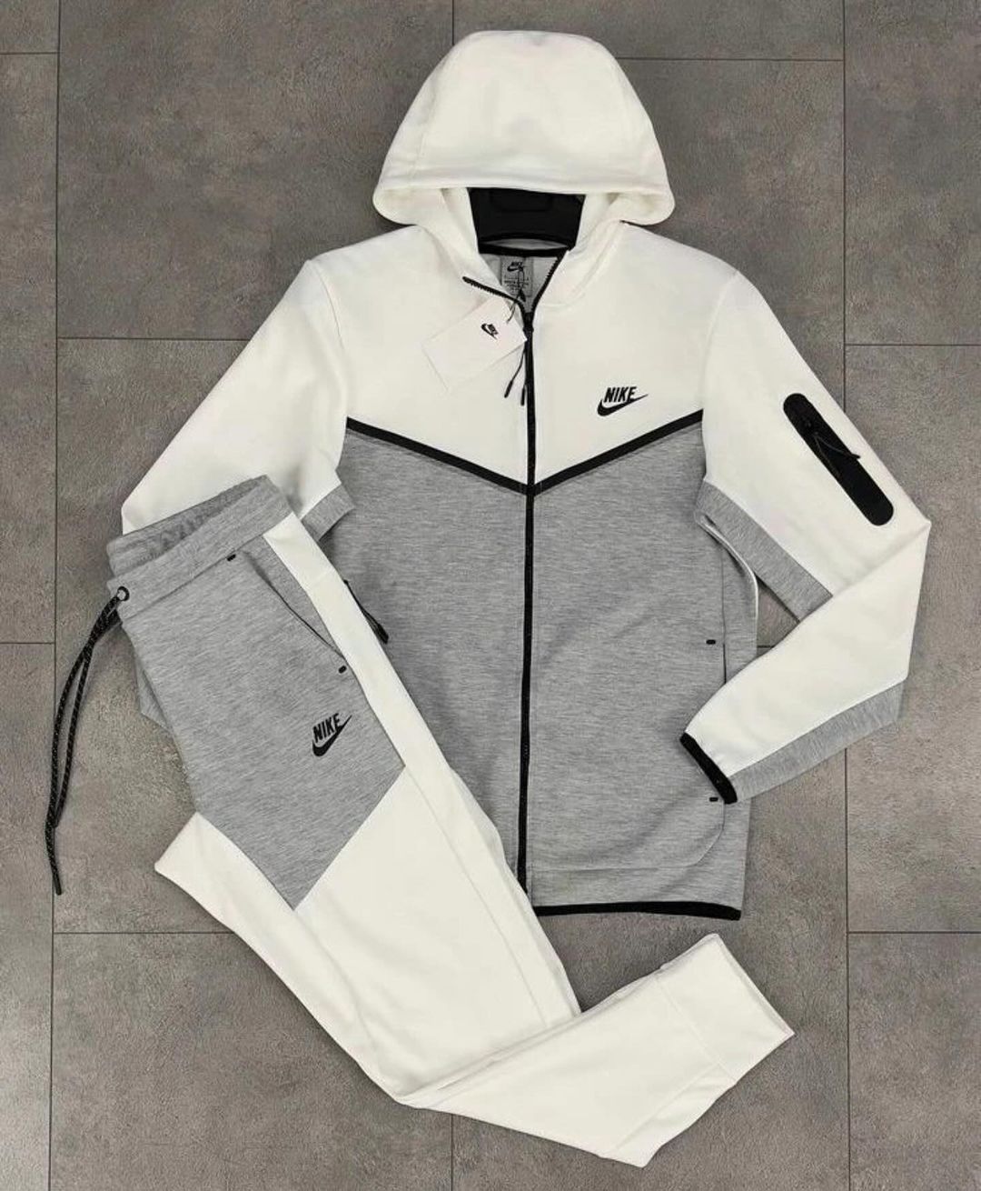 Conjunto Tech Fleece NK