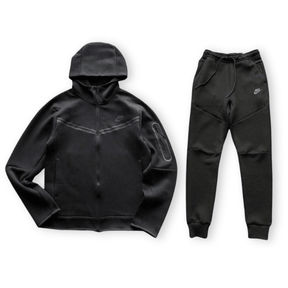 Conjunto NK Sportswear Tech Fleece